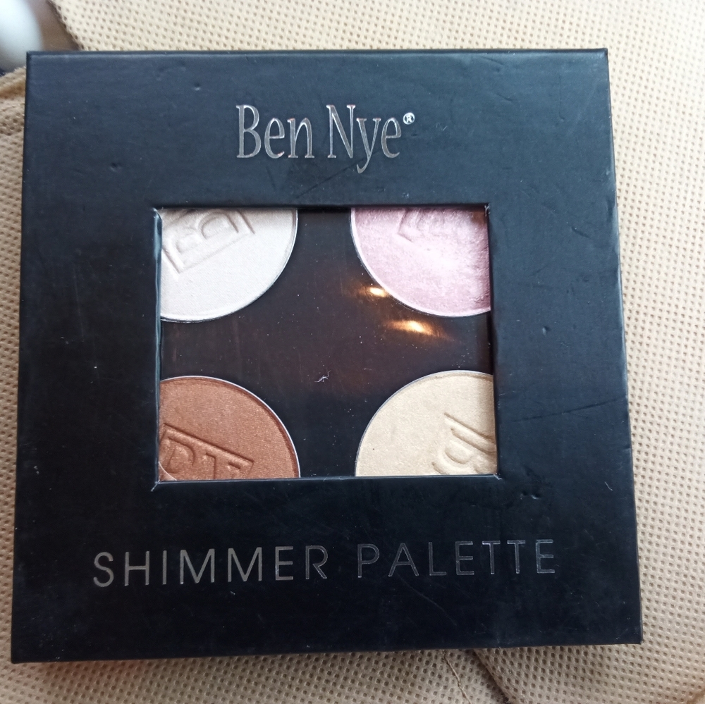 Ben Nye  Media Pro Bella Poudre Pressed Powder